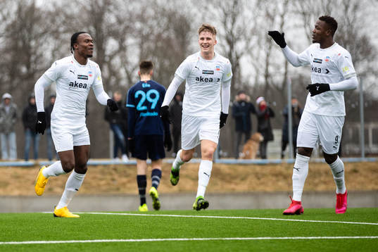 Helsingborgs Noel Mbo, Lucas Larsen och Alhaji Gero jublar