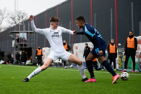 Helsingborgs Lucas Larsen och Malmö FFs Amin Sarr