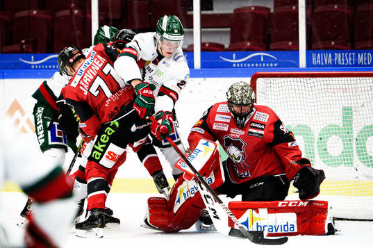 Frölundas Elmer Söderblom oroar framför Malmö Redhawks
