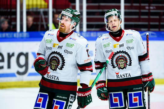 Frölundas Jens Olsson och Max Friberg deppar