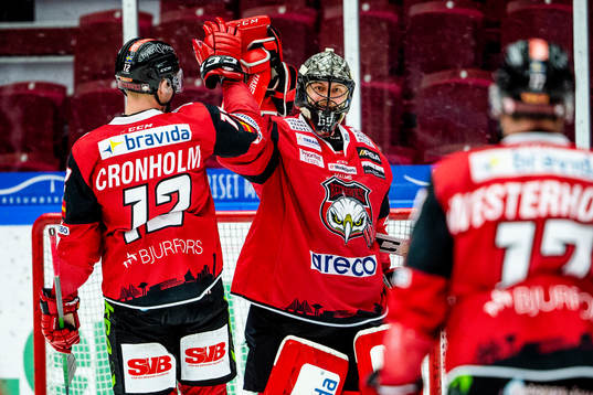 Malmö Redhawks målvakt Oscar Alsenfelt och Linus Cronholm