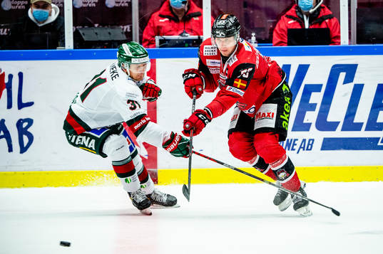 Frölundas Nicklas Lasu mot Malmö Redhawks Adam Ollas