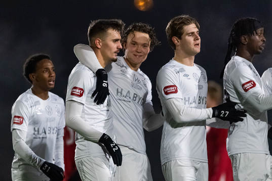 Örgrytes Ajdin Zeljkovic jublar med Herman Sjögrell och