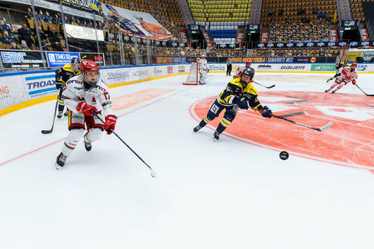 s Sanni Hakala
