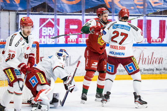 Moras Måns Carlsson och Modos Brendan Mikkelson och Modos