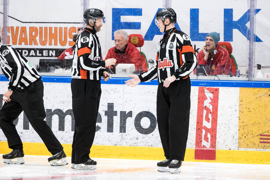 Huvuddomare David Bergman och Daniel Eriksson