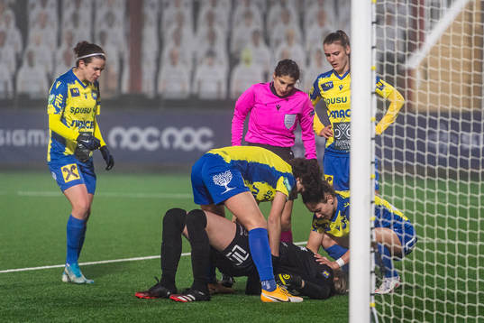 Goalkeeper Isabella Kresche is injured