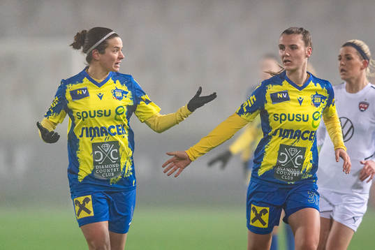 Alexandra Biroova and Anna Bereuter of St. Pölten Frauen