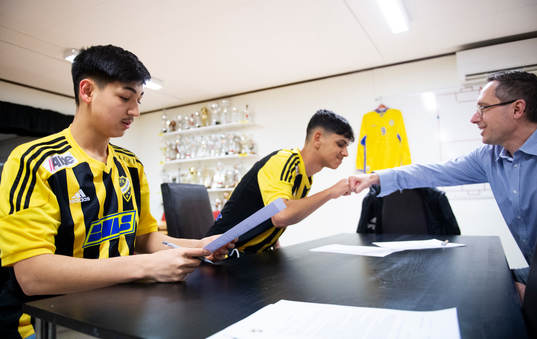IFK Hässleholms akademielever skriver kontrakt med IFK i