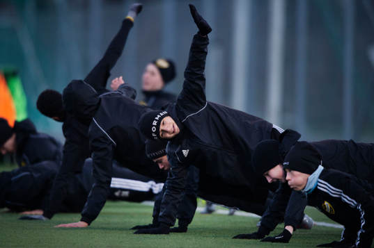 IFK Hässleholms pojkar födda 2007 tränar på