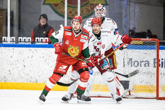 Moras Måns Carlsson och Modos Michael Boivin