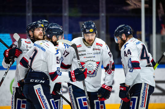 Linköpings Jarno Kärki jublar med lagkamrater