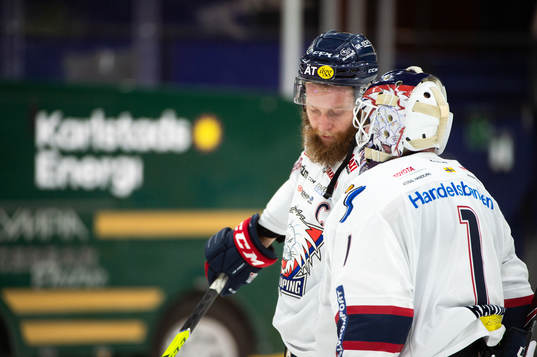 Linköpings Jonas Junland pratar med Linköpings David