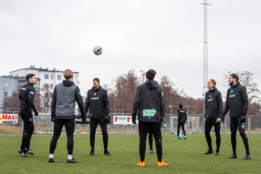 Spelarna värmer upp