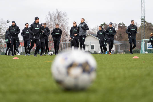 Spelarna värmer upp