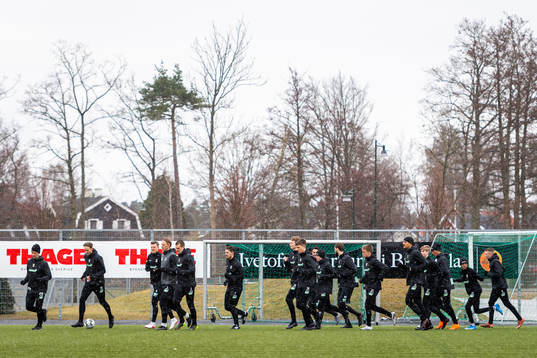 Spelarna värmer upp
