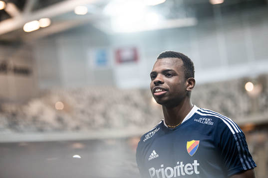 Peter McGregor blir intervjuad