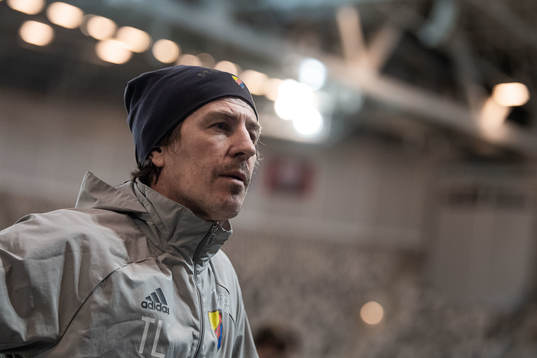 Tränare Thomas Lagerlöf blir intervjuad