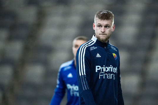 Kalle Holmberg nder en träning med det Allsvenska