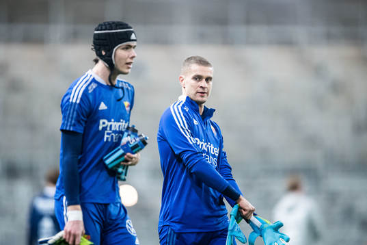 Målvakt Jacob Widell Zetterström och målvakt Aleksandr