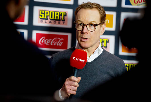 Örebros tränare Niklas Eriksson blir intervjuad av CMORE