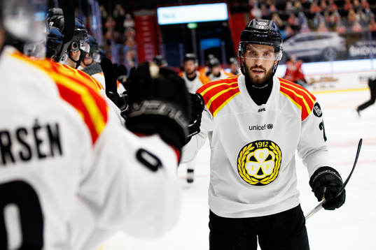 Brynäs Oula Palve jublar