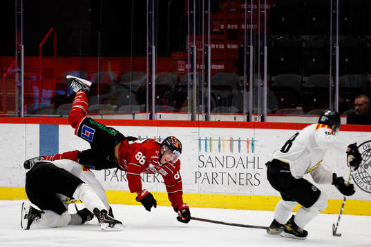 Brynäs John Nyberg och Örebros Joonas Rask