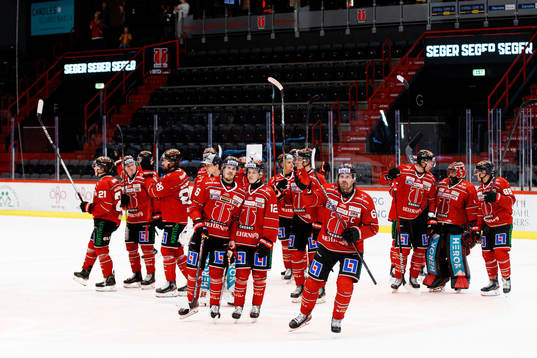 Örebros spelare jublar