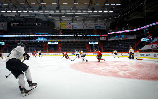 Brynäs Simon Bertilsson och Örebros Rodrigo Abols