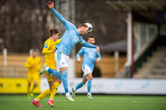 Halmstads Erik Ahlstrand och Malmö FFs Ola Toivonen