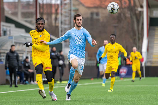 Halmstads Joseph Baffoe och Malmö FFs Adi Nalic