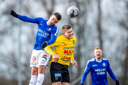 Trelleborgs Haris Brkic mot Löddes Albin Asklund munder