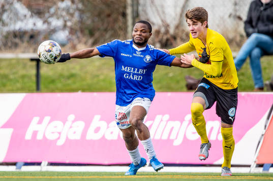 Trelleborgs Henry Offia mot Löddes Fabian Jansson