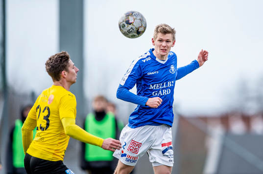 Trelleborgs Fritiof Björkén mot Löddes Kevin Nadarevic