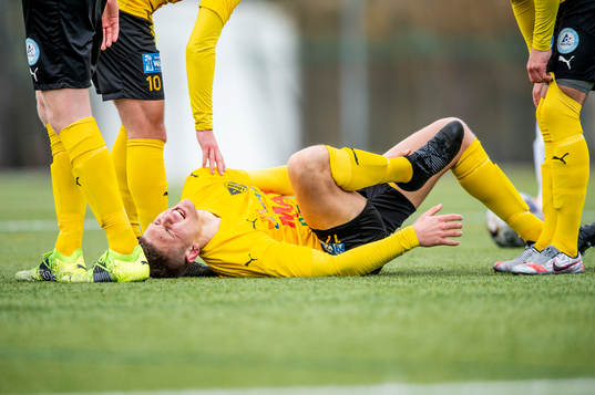 Löddes Albin Asklund grinar illa