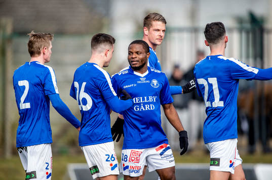 Trelleborgs Henry Offia jublar med lagkamraterna