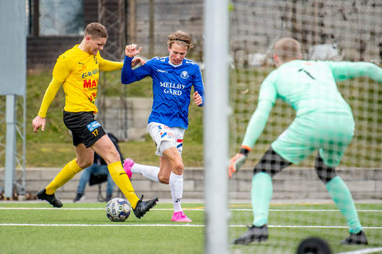 Trelleborgs Niklas Vesterlund mot Löddes Albin Asklund och