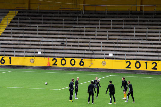Elfsborgsspelare  värmer upp