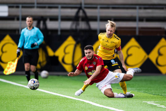 Falkenbergs Edi Sylisufaj och Elfsborgs Johan Larsson