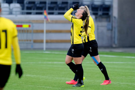 Häckens Johanna Rytting Kaneryd grämer sig över ett