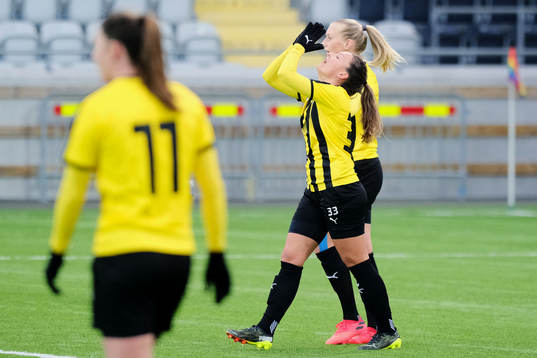 Häckens Johanna Rytting Kaneryd grämer sig över ett