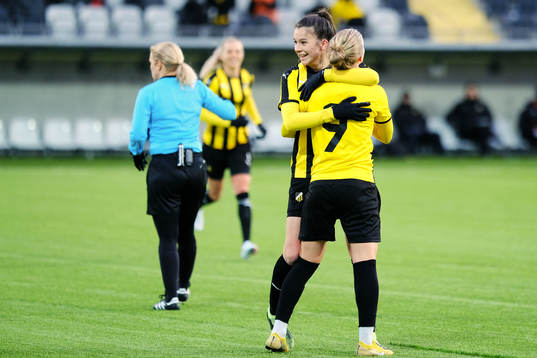 Häckens Anna Julia Csiki firar