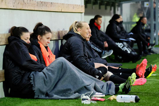Häckens Pauline Hammarlund, Anna Julia Csiki, Stina