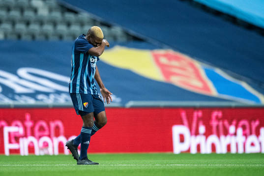 Djurgårdens Joel Asoro tar sig för ansiktet