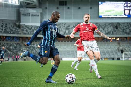 Djurgårdens Edward Chilufya och Kalmars Douglas Bergqvist