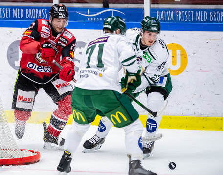 Malmö Redhawks Pathrik Westerholm ikapp med Färjestads