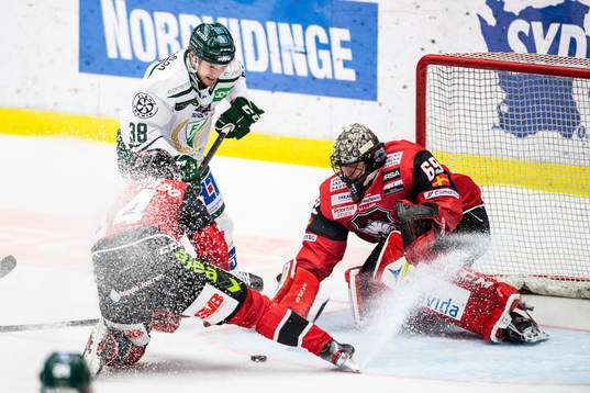 Färjestads Jakob Forsbacka Karlsson och Malmö Redhawks