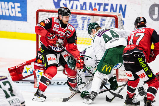 Malmö Redhawks Axel Wemmenborn mot Färjestads Jacob
