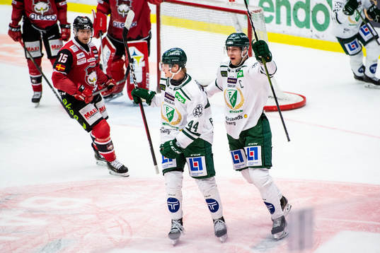 Färjestads Jacob Peterson och Victor Ejdsell jublar