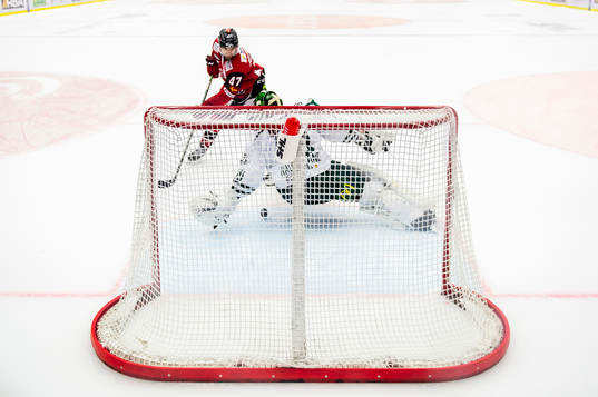 Malmö Redhawks Adam Johnson avgör med 4-3 på straff